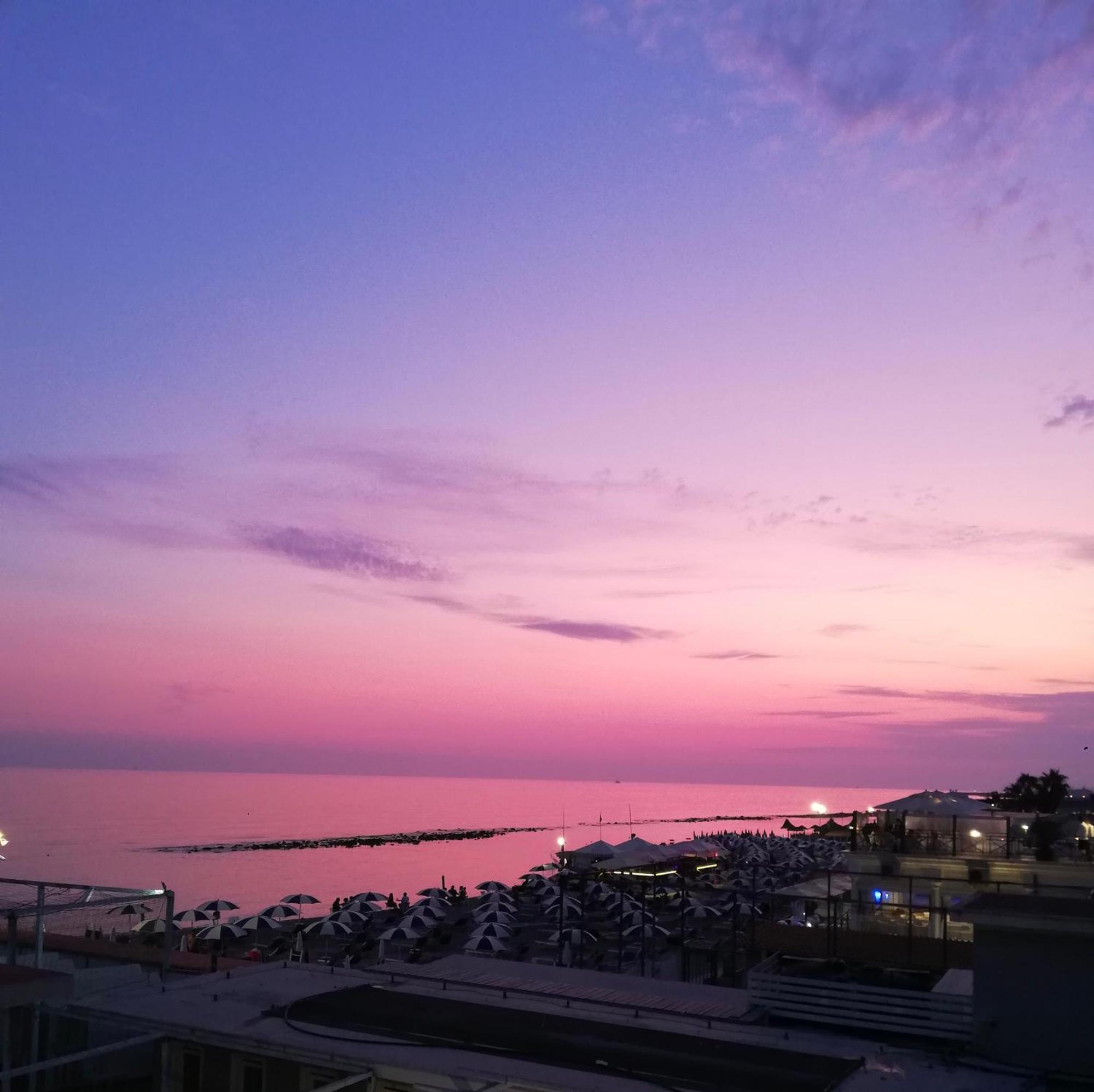 Lotus - Appartamento Sul Mare A Ostia Con Giardino Relax Екстер'єр фото